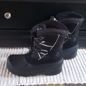 SOLD*************Thinsulate winter snow boots